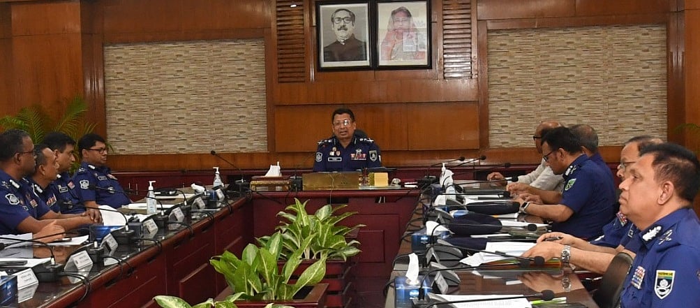 ঈদুল ফিতর এবং বাংলা নববর্ষ উদ্‌যাপন উপলক্ষে আইনশৃঙ্খলা–সংক্রান্ত সভায় বক্তব্য দেন পুলিশের মহাপরিদর্শক (আইজিপি) চৌধুরী আবদুল্লাহ আল-মামুন। ঢাকা, ০২ এপ্রিল