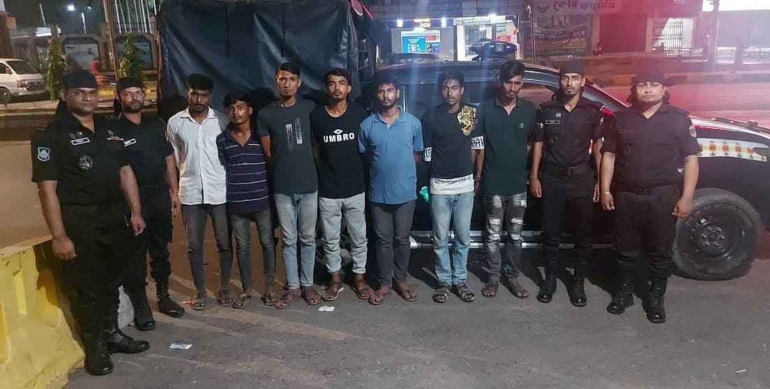 চট্টগ্রামের নাসিরাবাদ এলাকায় ৭ কিশোর গ্যাং সদস্যকে গ্রেপ্তার করেছেন র‍্যাব। গতকাল চট্টগ্রাম নগরের নাসিরাবাদ শিল্প এলাকায়