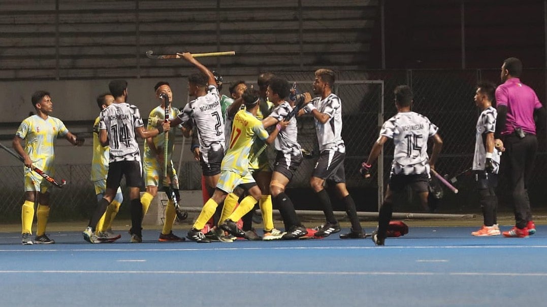 গতকাল আবাহনীর বিপক্ষে ম্যাচে মারামারিতে জড়িয়ে পড়েন মোহামেডানের খেলোয়াড়েরা