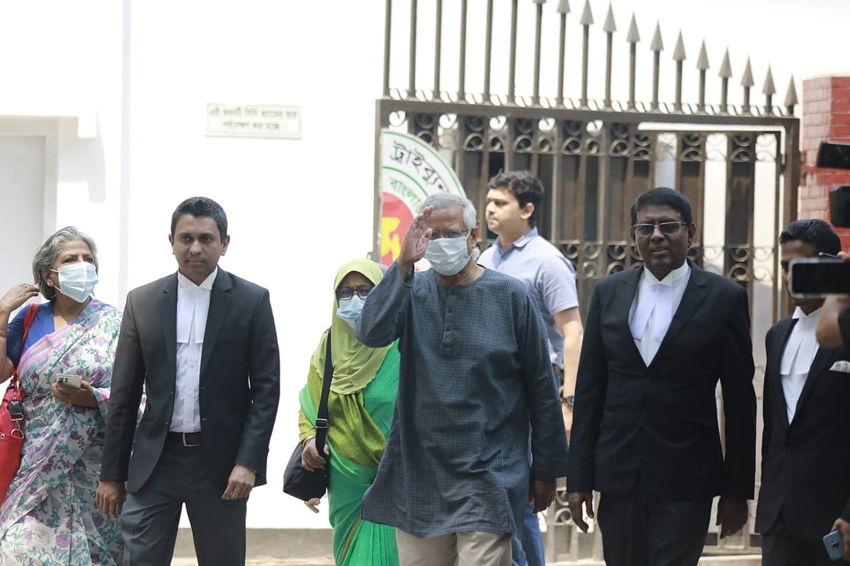 শ্রম আপিল ট্রাইব্যুনালে আজ মঙ্গলবার হাজির হন নোবেলজয়ী অর্থনীতিবিদ ড. মুহাম্মদ ইউনূস। ঢাকা, ১৬ এপ্রিল