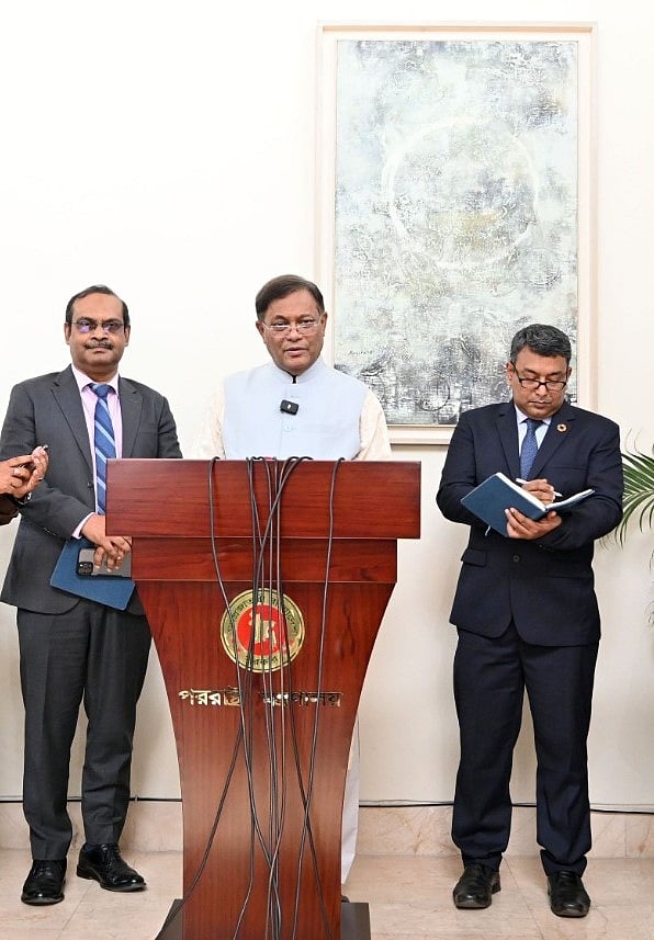 আজ মঙ্গলবার দুপুরে পররাষ্ট্রমন্ত্রী হাছান মাহমুদ সাংবাদিকদের বিভিন্ন প্রশ্নের জবাব দেন