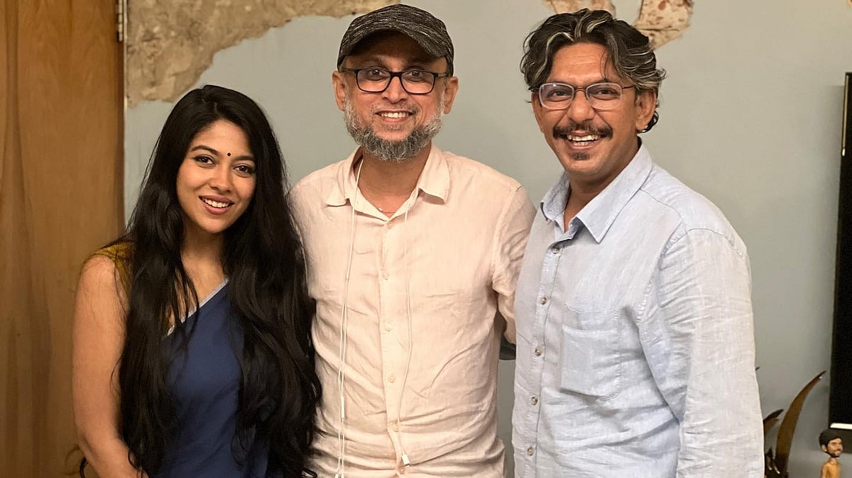 ‘মনোগামী’র শিল্পী জেফার ও চঞ্চল সঙ্গে ফারুকী। ছবি: ফেসবুক