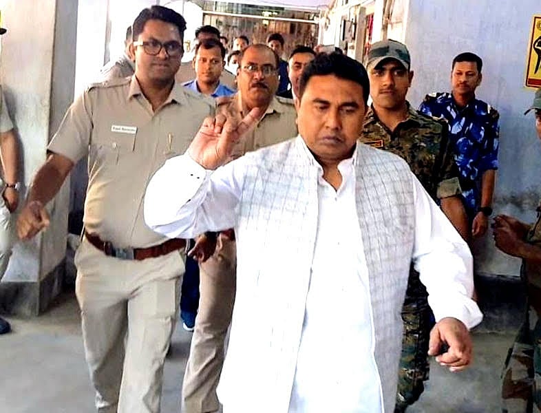 শেখ শাহজাহানকে গত সোমবার পশ্চিমবঙ্গের কলকাতার বিশেষ আদালতে তোলার সময়ের