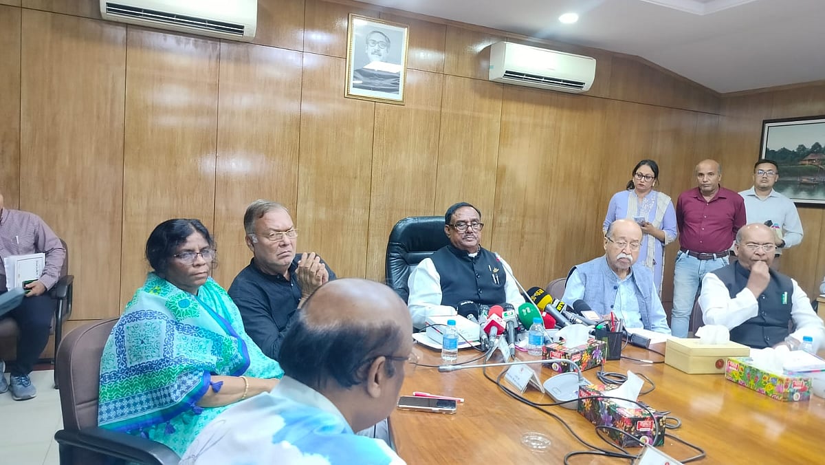 সচিবালয়ের মন্ত্রিপরিষদ সভাকক্ষে আজ রোববার খাদ্য পরিকল্পনা ও পরিধারণ কমিটির (এফপিএমসি) সভা অনুষ্ঠিত হয়