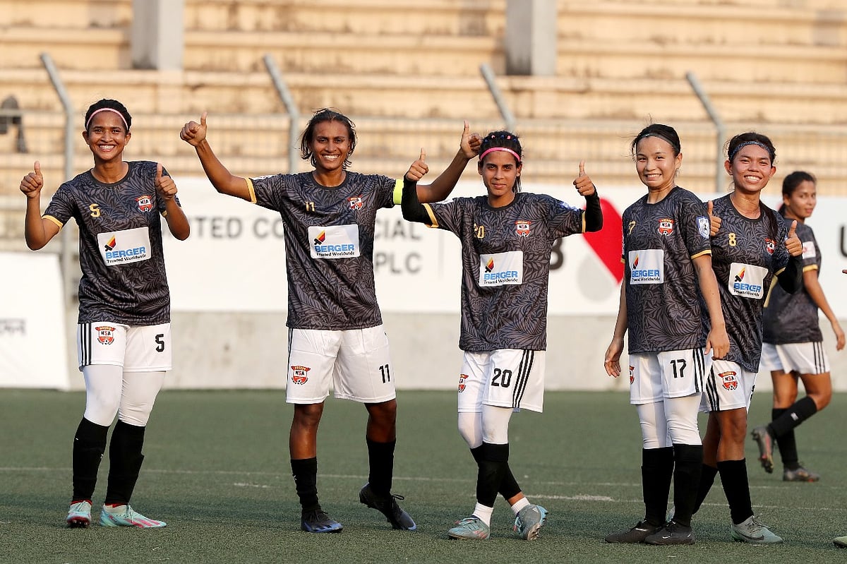 কাচারিপাড়া একাদশের জালে গোল–উৎসব করেছেন সাবিনা–মারিয়ারা