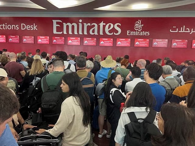 দুবাই আন্তর্জাতিক বিমানবন্দরে যাত্রীদের ভিড়