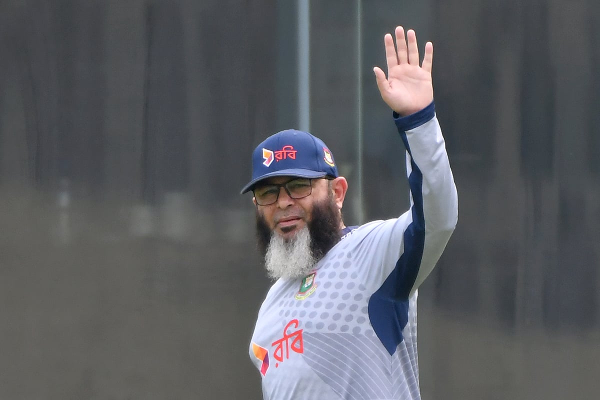 বাংলাদেশ দলের স্পিন কোচ মুশতাক আহমেদ