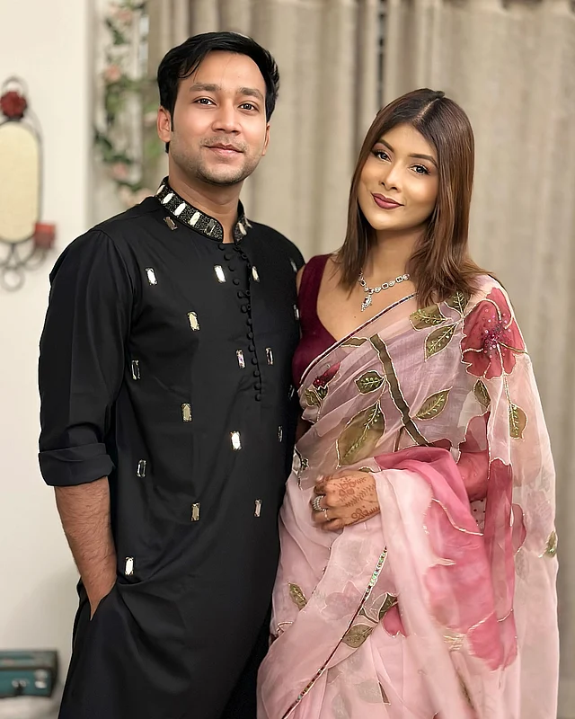 Anal jinsiy aloqa külotlu semiz ayollar bilan Pitsa yetkazib beruvchi bolalarni yalangoch holda kutib olishadi