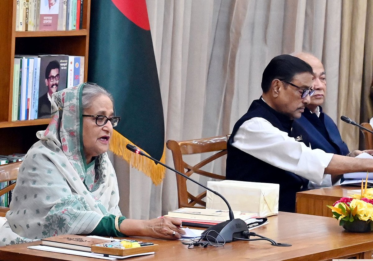 প্রধানমন্ত্রী শেখ হাসিনার সভাপতিত্বে মঙ্গলবার সন্ধ্যায় গণভবনে আওয়ামী লীগের কার্যনির্বাহী সংসদের বৈঠক হয়