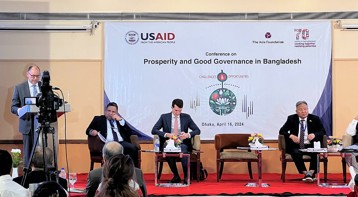 মার্কিন রাষ্ট্রদূত পিটার হাস আটলান্টিক কাউন্সিলের বার্ষিক প্রতিবেদন প্রকাশ অনুষ্ঠানে বক্তব্য দেন। ঢাকা, ১৬ এপ্রিল