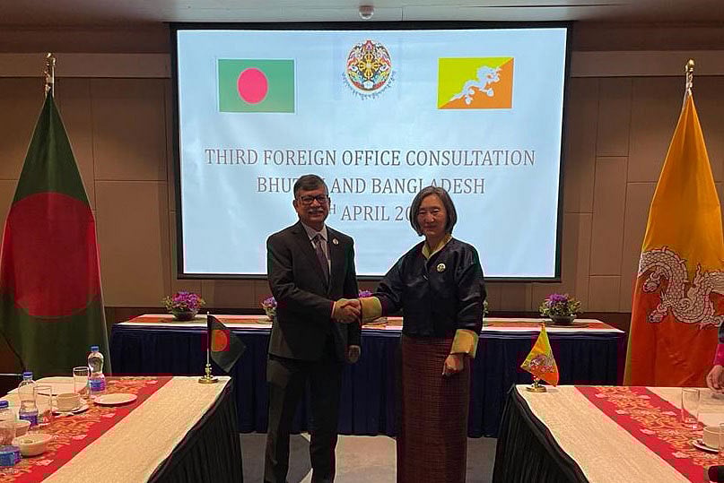 বাংলাদেশের পররাষ্ট্রসচিব মাসুদ বিন মোমেন এবং ভুটানের পররাষ্ট্রসচিব পেমা চোডেন দুই দেশের প্রতিনিধিদলের নেতৃত্ব দেন। থিম্পু, ভুটান, ২০ এপ্রিল