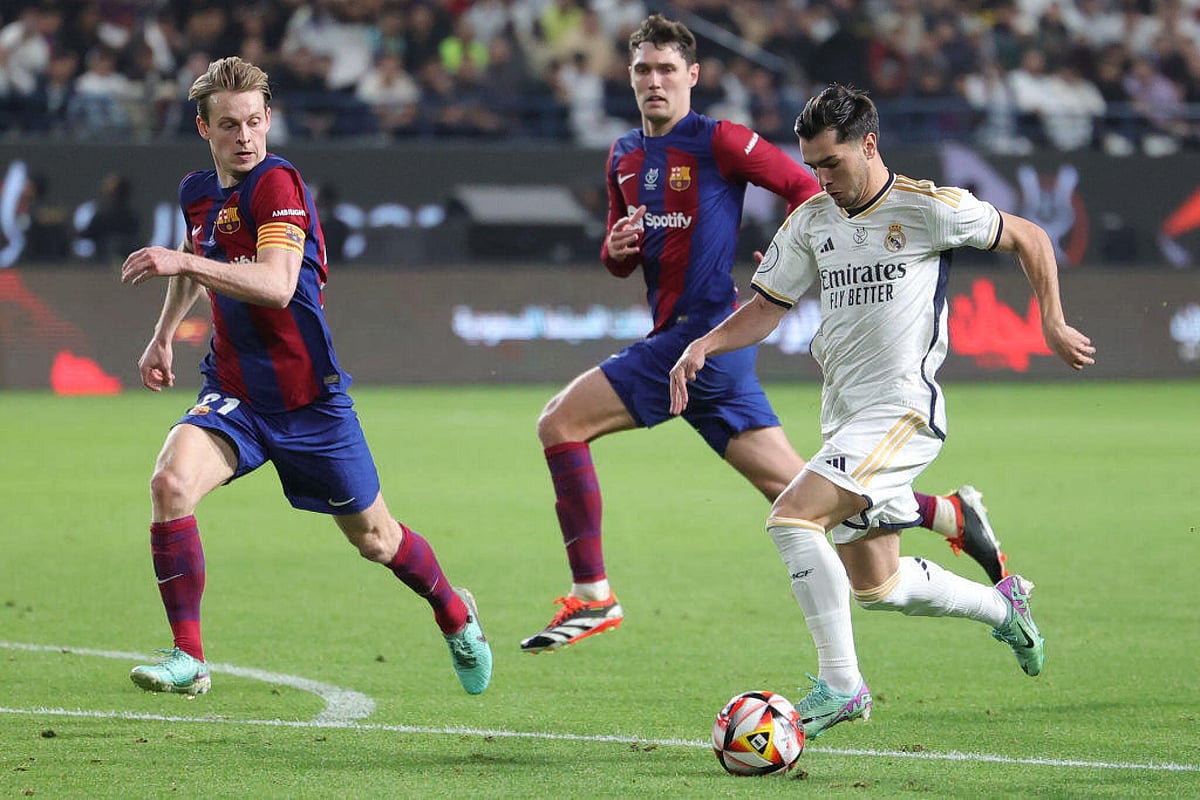 গত জানুয়ারিকে সৌদি আরবে স্প্যানিশ সুপার কাপের ফাইনালে বার্সেলোনা ও রিয়াল মাদ্রিদ ম্যাচ। ভবিষ্যতে দেশের বাইরে লা লিগা ম্যাচও খেলতে পারে স্প্যানিশ পরাশক্তিরা