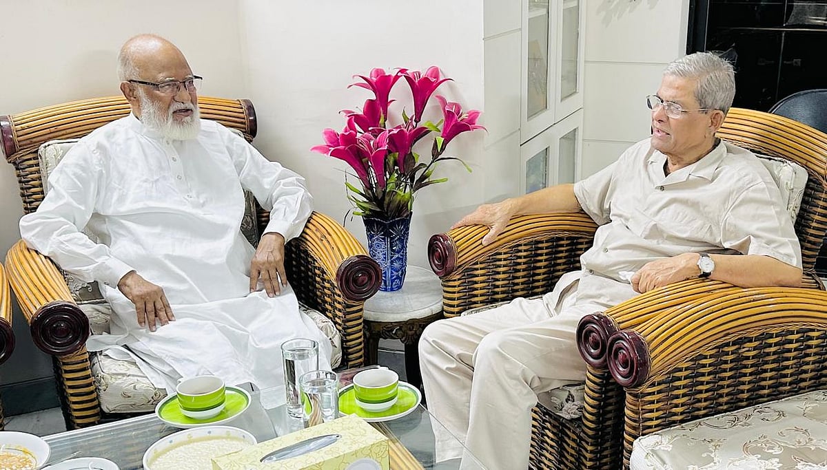 খন্দকার মোশাররফ হোসেনের বাসায় মির্জা ফখরুল ইসলাম আলমগীর