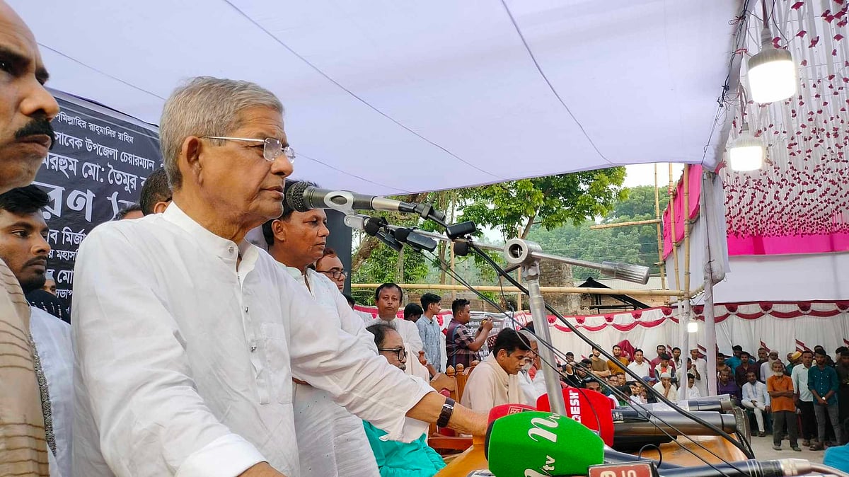 জেলা বিএনপির সাবেক সভাপতি তৈমুর রহমানের স্মরণসভায় বক্তব্য দেন ফখরুল ইসলাম আলমগীর। রোববার সন্ধ্যায় ঠাকুরগাঁওয়ে