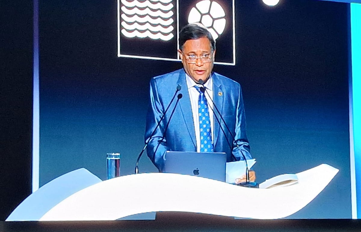 নবম ওশান কনফারেন্সে এক প্যানেল আলোচনায় বক্তব্য দেন পররাষ্ট্রমন্ত্রী হাছান মাহমুদ। এথেন্স, গ্রিস