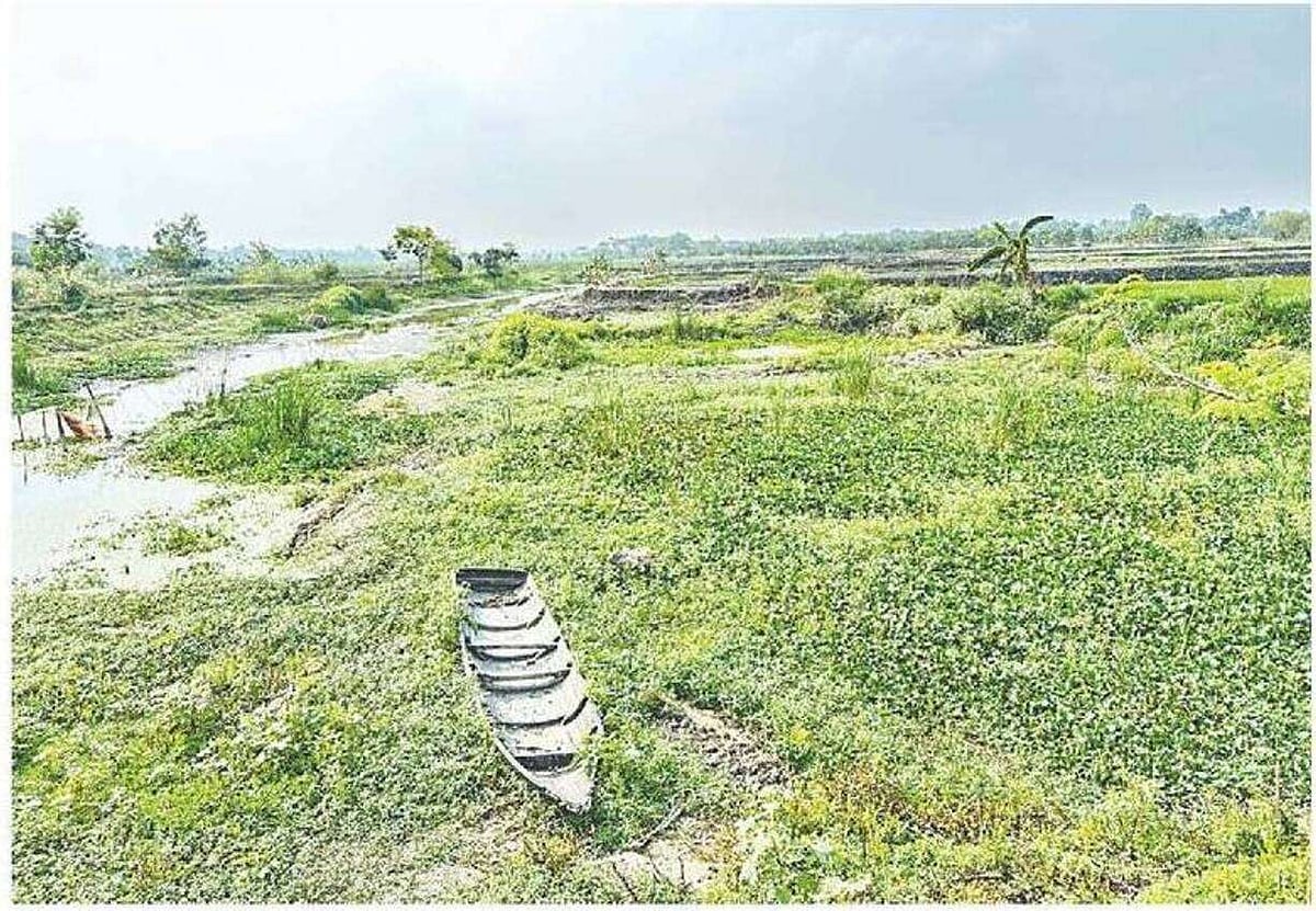 যশোর ও নড়াইল জেলার সীমান্ত দিয়ে বয়ে যাওয়া কাঠুরিয়া খালটি এখন কচুরিপানা ও ঝোপঝাড়ে ঠাসা। পানিনিষ্কাশিত হয় না। সম্প্রতি নড়াইল সদর উপজেলার হাতিয়াড়া এলাকায়