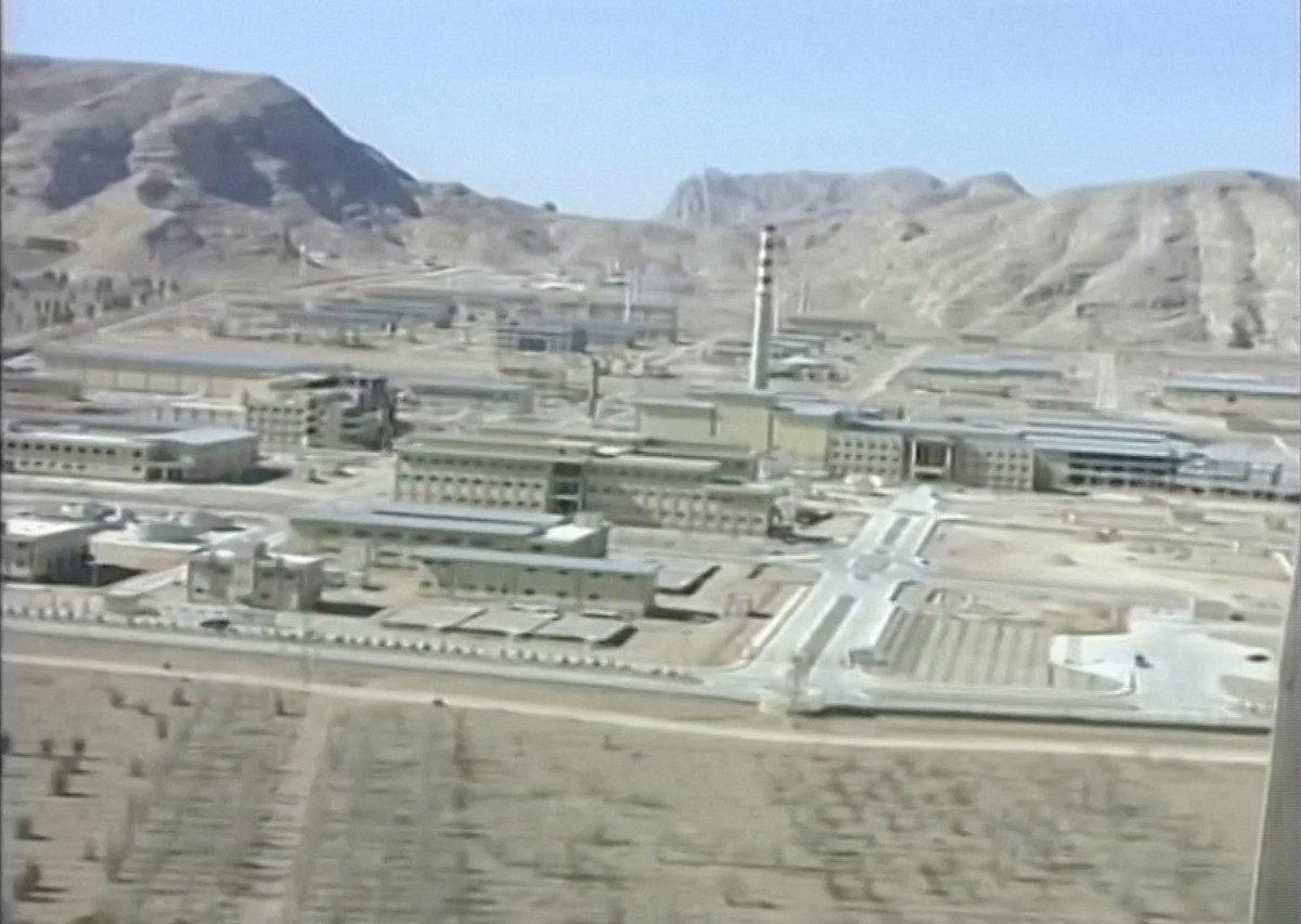 ইরানের ইস্পাহানে একটি পারমাণবিক স্থাপনার চিত্র। এই এলাকায় রয়েছে ইরানের সামরিক বাহিনীর বেশ কয়েকটি ঘাঁটি। সেগুলোর একটিতে শুক্রবার ভোররাতে হামলা হয়েছে