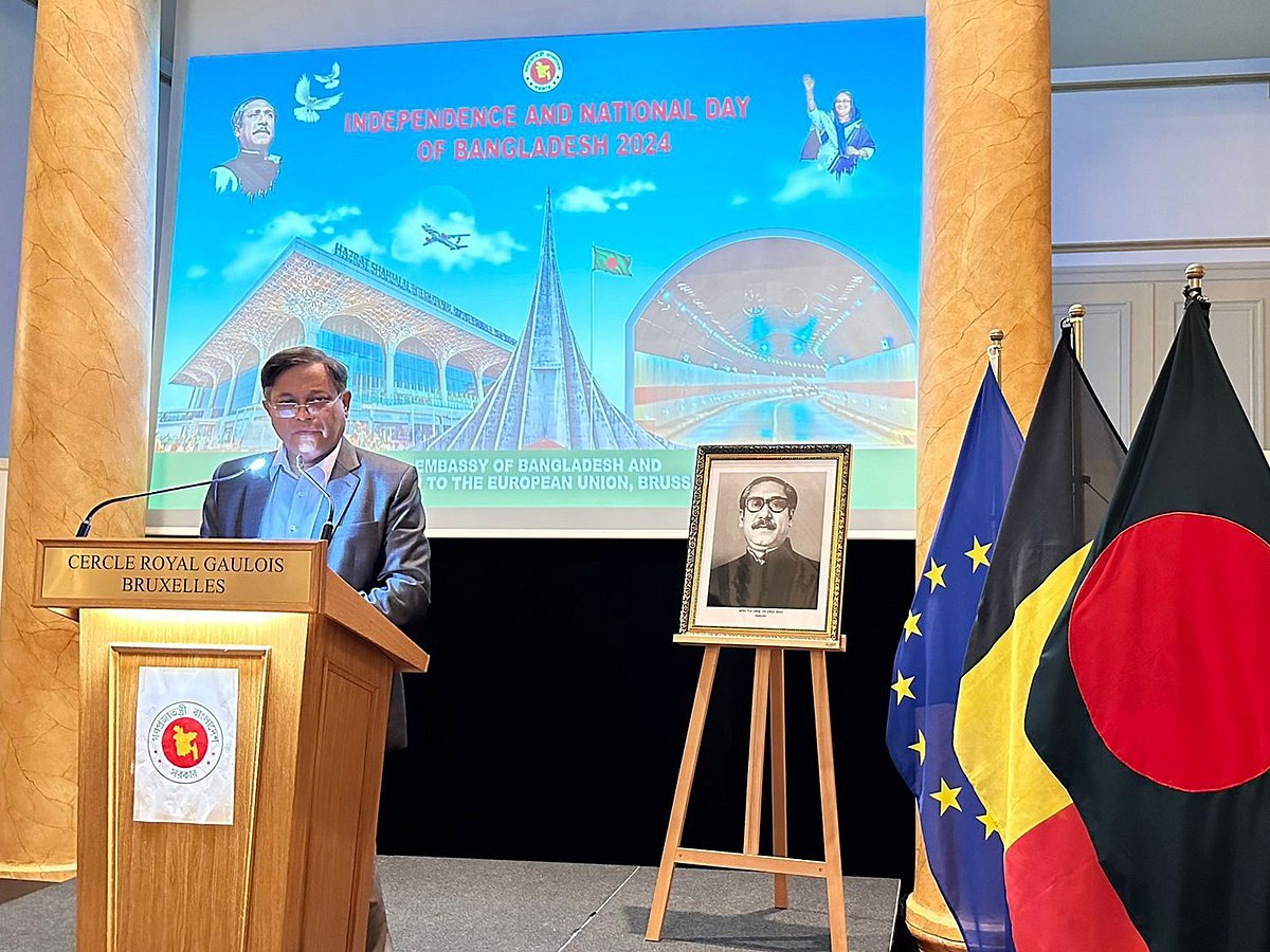ব্রাসেলসের ঐতিহ্যবাহী ‘সের্কেল রয়্যাল গেলুয়া সেন্টারে’ স্থানীয় সময় সোমবার সন্ধ্যায় বাংলাদেশ দূতাবাসের আয়োজিত এক অনুষ্ঠানে বক্তব্য দেন পররাষ্ট্রমন্ত্রী হাছান মাহমুদ