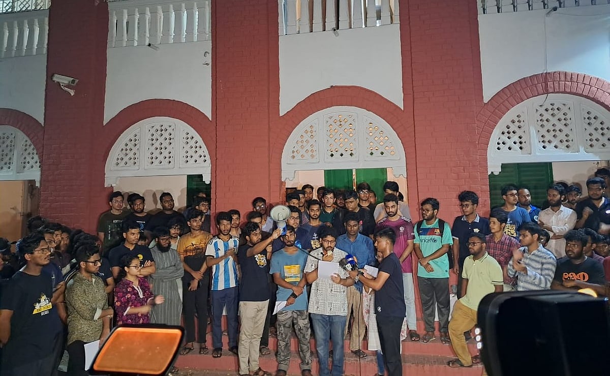 বুয়েটের আন্দোলনরত শিক্ষার্থীরা সংবাদ সম্মেলনের আয়োজন করে। ঢাকা, ০৩ এপ্রিল