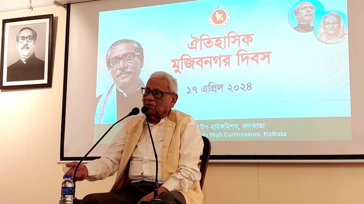 মুজিবনগর দিবসের মূল আলোচনায় অংশ নেন কলকাতার প্রবীণ সাংবাদিক সুখরঞ্জন দাশগুপ্ত। কলকাতা, ভারত, ১৭ এপ্রিল