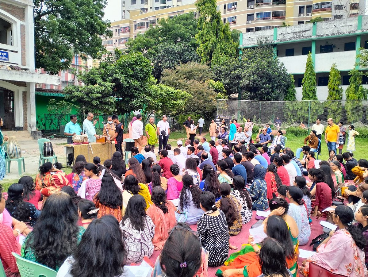 নতুন বছরকে বরণ করতে চলছে সুরের ধারার হাজার কণ্ঠে বর্ষবরণ উৎসবের মহড়া