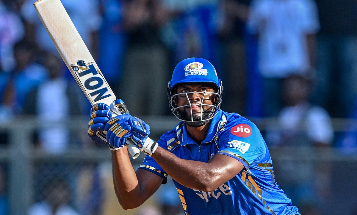 মাত্র ১০ বলে ৩৯ রানের ঝোড়ো ইনিংস খেলেন রোমারিও শেফার্ড