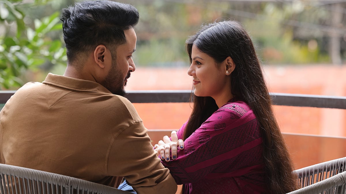 ভালোবাসা শুধু অনুভব নয়, প্রকাশও জরুরি