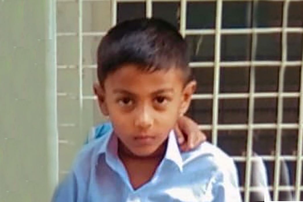 সুজন নামের এই শিশু চিকিৎসাধীন অবস্থায় আজ মারা গেছে