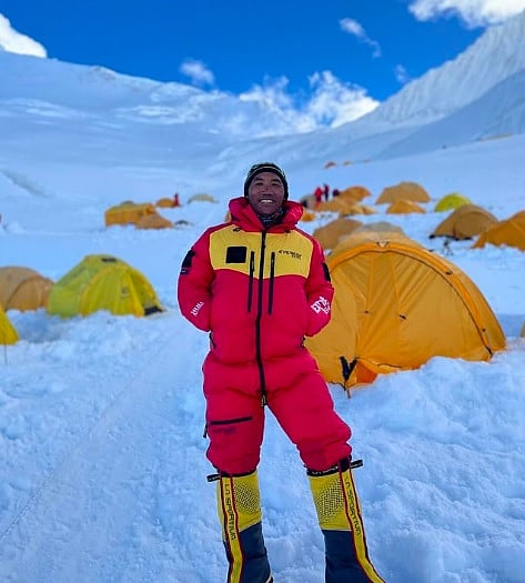 ২৯ বার মাউন্ট এভারেস্ট জয় করেছেন কামি রিতা শেরপা
