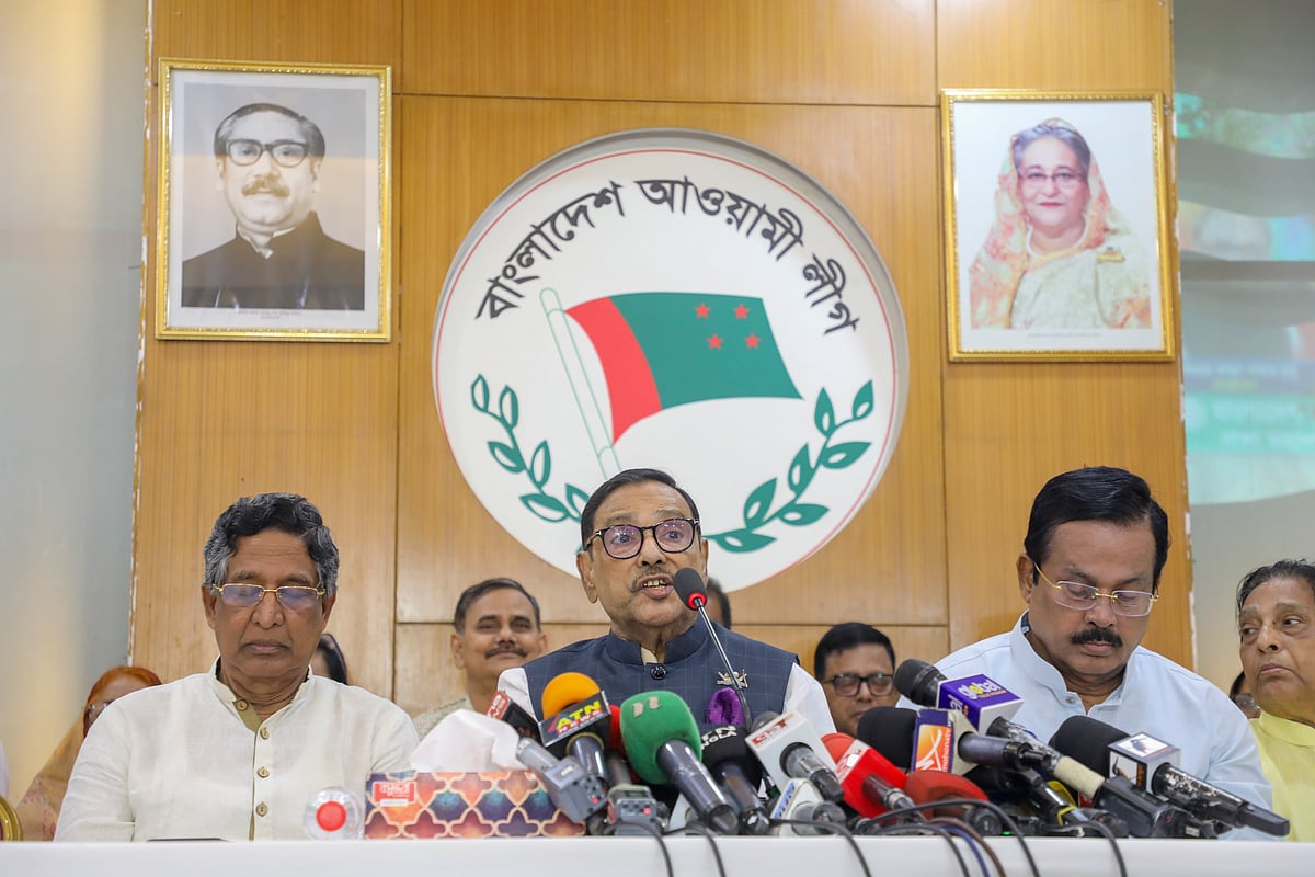 আওয়ামী লীগের কেন্দ্রীয় কমিটির সঙ্গে ঢাকা মহানগর উত্তর–দক্ষিণ এবং সহযোগী সংগঠনগুলোর সভাপতি ও সাধারণ সম্পাদকদের যৌথসভায় দলের সাধারণ সম্পাদক ওবায়দুল কাদের। আজ শুক্রবার রাজধানীর বঙ্গবন্ধু অ্যাভিনিউয়ে আওয়ামী লীগের কেন্দ্রীয় কার্যালয়ে