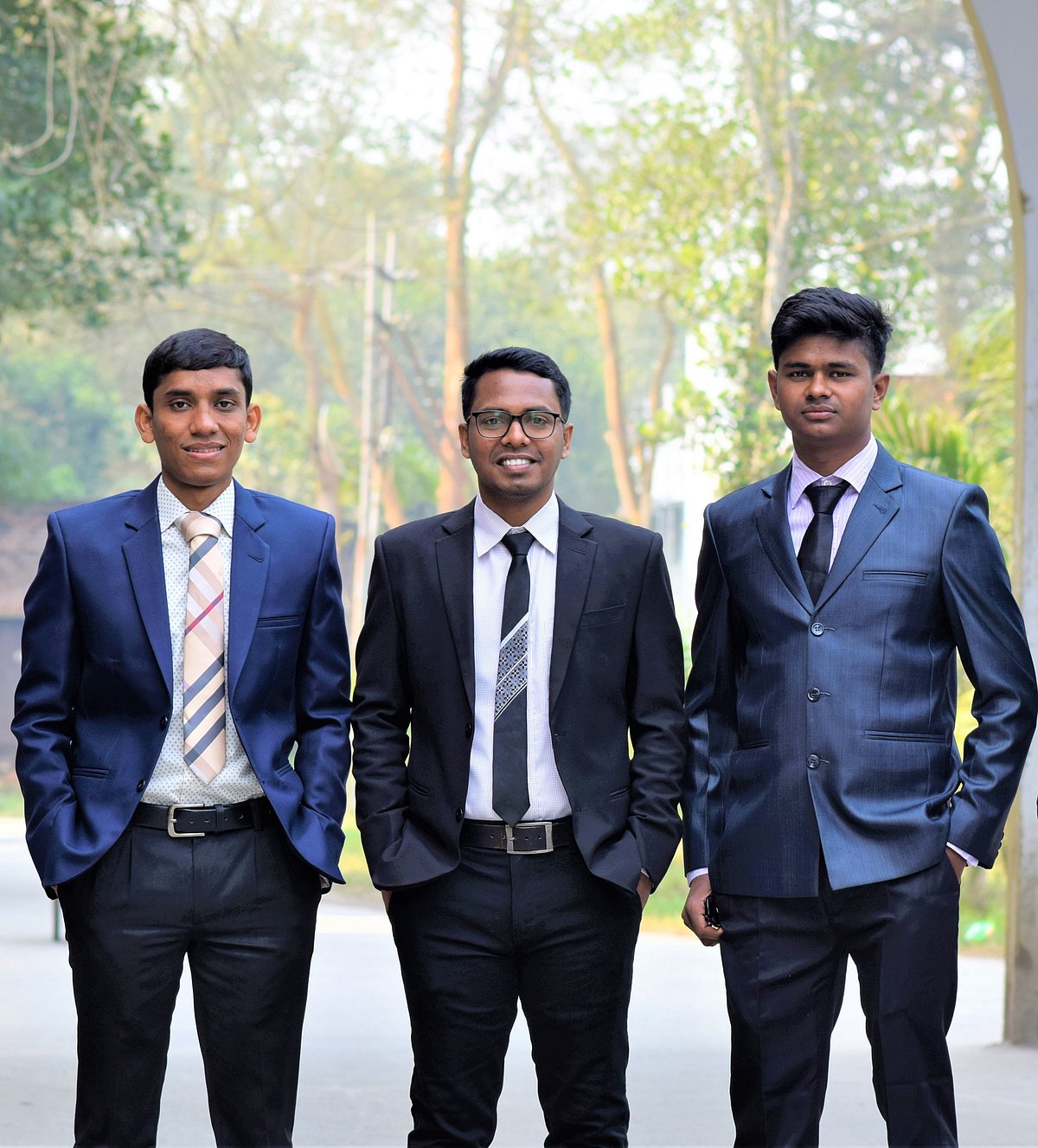 মো. সুমন আলী, মো. মামুনুর রশিদ ও মো. নাঈম হোসেন (বাঁ থেকে)