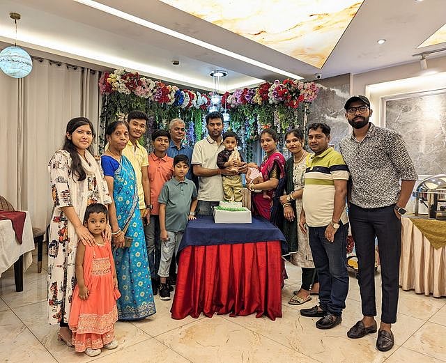 পারিবারিক এই ছবিটির সব মানুষই আছে। কেবল নেই রাহুল সাহা (সর্ব ডানে)