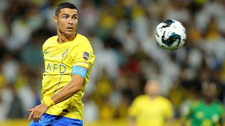 আজ রাতে খেলতে নামছেন রোনালদো