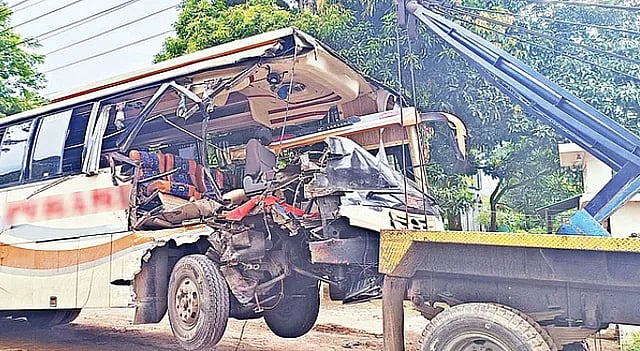 প্রতিদিন সড়ক দুর্ঘটনায় বহু মানুষ হতাহত হচ্ছেন