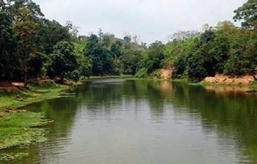 খাগড়াছড়ির নুনছড়ি ত্রিপুরা পাড়ায় হাজার ফুট ওপরে অবস্থিত দেবতা পুকুরের সৌন্দর্যে মুগ্ধ হন পর্যটকেরা। সম্প্রতি তোলা