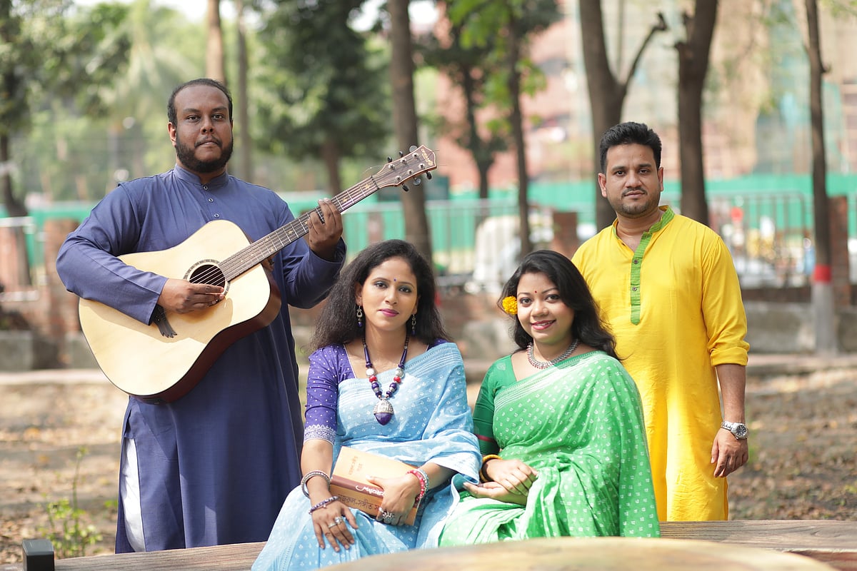 এই চারজন শিল্পী জাতীয় কবি কাজী নজরুল ইসলামের তিনটি গানের কোলাজ করেছেন