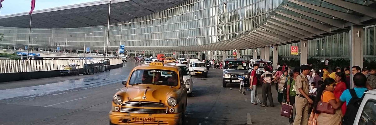 রোববার দুপুর ১২টা থেকে পরের দিন সোমবার সকাল ৯টা পর্যন্ত নেতাজি সুভাষ চন্দ্র বসু আন্তর্জাতিক বিমানবন্দরের ফ্লাইট কার্যক্রম স্থগিত থাকবে