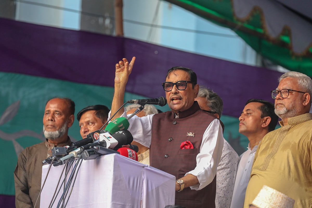 রাজধানীর বঙ্গবন্ধু অ্যাভিনিউয়ে আওয়ামী লীগের কার্যালয়ের সামনে আয়োজিত শ্রমিক সমাবেশ বক্তব্য দেন ওবায়দুল কাদের