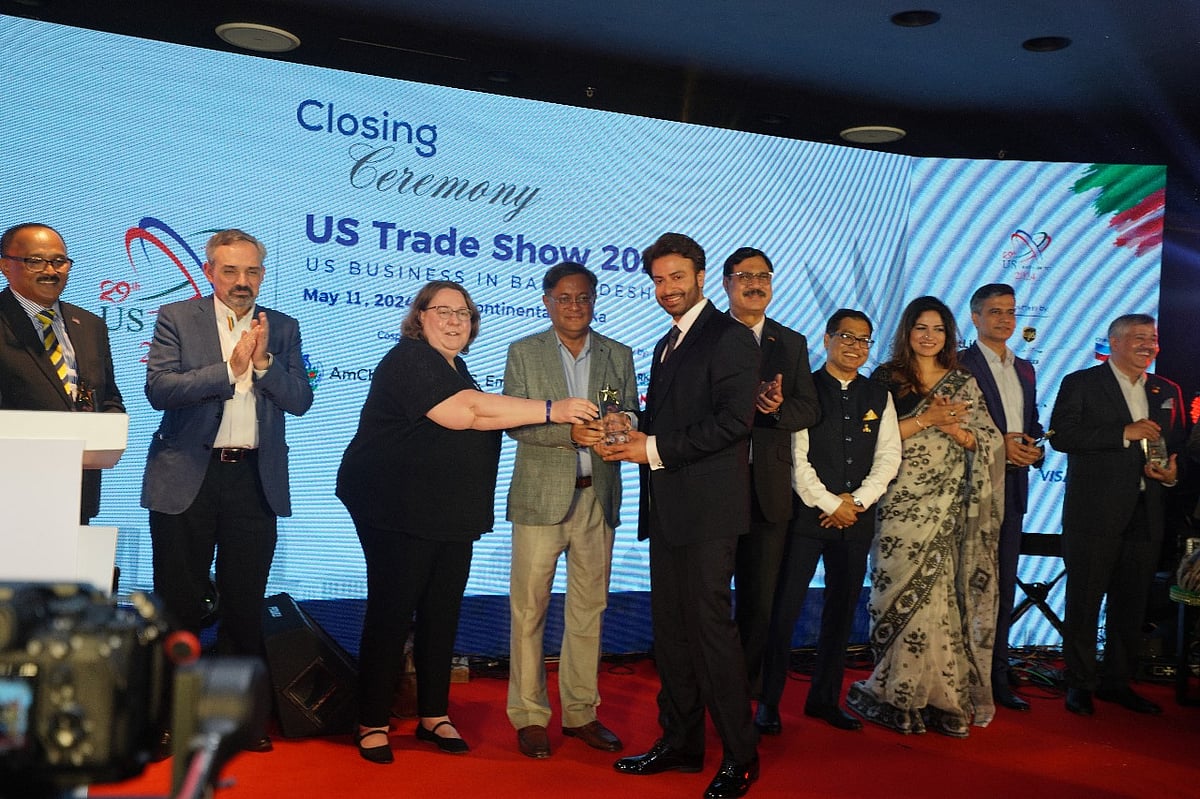 প্রদর্শনীর সমাপনী অনুষ্ঠানে রিমার্ক-হারল্যানের পরিচালক চলচ্চিত্র তারকা শাকিব খানের হাতে সেরা প্যাভিলিয়নের পুরস্কার তুলে দেন প্রধান অতিথি পররাষ্ট্রমন্ত্রী হাছান মাহমুদ