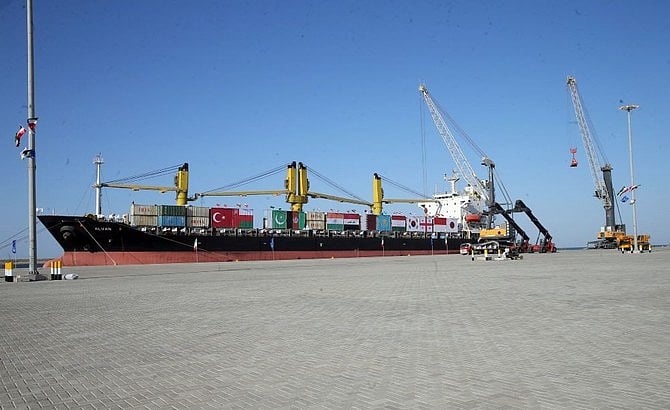 ইরানের চাবাহার বন্দরে একটি পণ্যবাহী জাহাজ