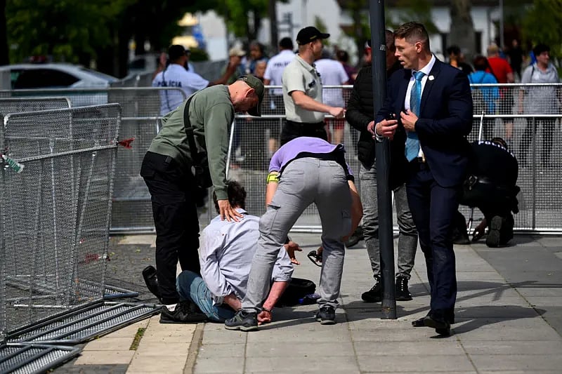 অভিযুক্ত হামলাকারীকে পুলিশ আটক করেছে