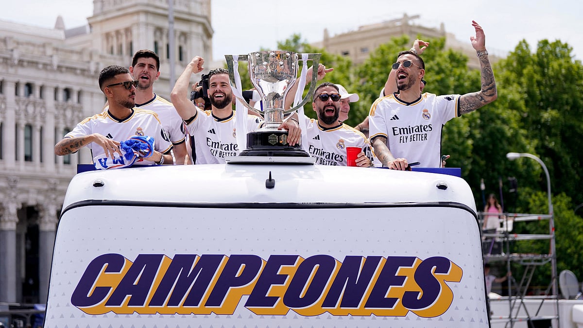 মাদ্রিদে লা লিগা ট্রফি নিয়ে শিরোপা–উৎসব করেছে রিয়াল মাদ্রিদ