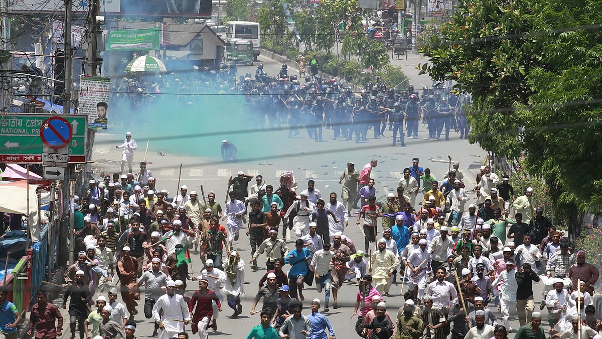 Лесбиянки сүтті сиськи сорады