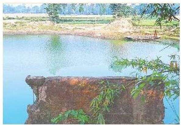 সেতু বিলীন হয়ে যাওয়া ভোগান্তি পোহাতে হচ্ছে স্থানীয় বাসিন্দাদের। গত সোমবার সকালে জামালপুরের বকশীগঞ্জ উপজেলার সাধুরপাড়া ইউনিয়নের বাঙ্গালপাড়ায়