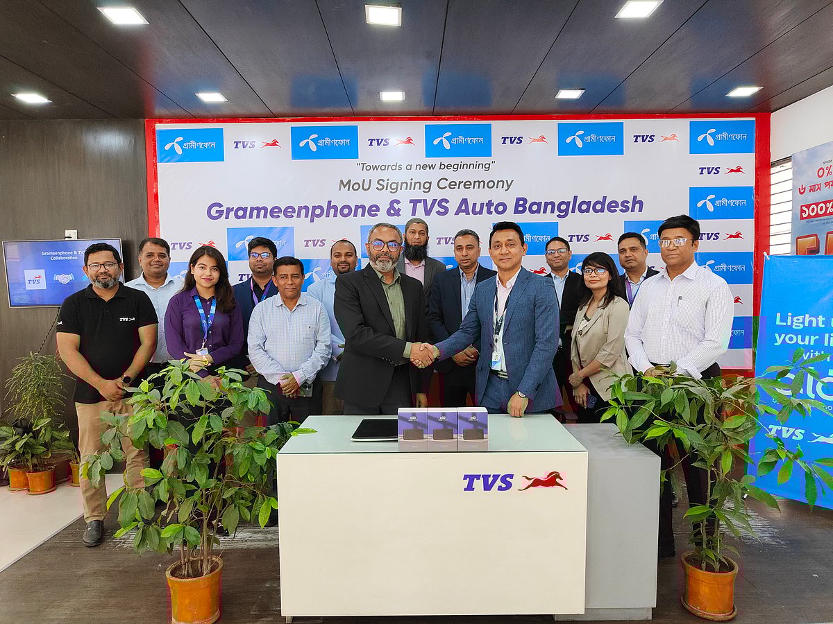 টিভিএস অটোর সিইও বিপ্লব কুমার রায় ও গ্রামীণফোনের সিবিও আসিফ নাইমুর রশিদ নিজ নিজ প্রতিষ্ঠানের পক্ষে সমঝোতা স্মারকে সই করেন। এ সময় দুই প্রতিষ্ঠানের অন্য কর্মকর্তারা উপস্থিত ছিলেন। ঢাকা, ১৪ মে