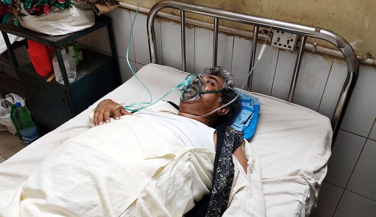 কুষ্টিয়ায় উপজেলা পরিষদ নির্বাচনে চেয়ারম্যান প্রার্থীকে মারধর করা হয়। তিনি হাসপাতালে ভর্তি আছেন