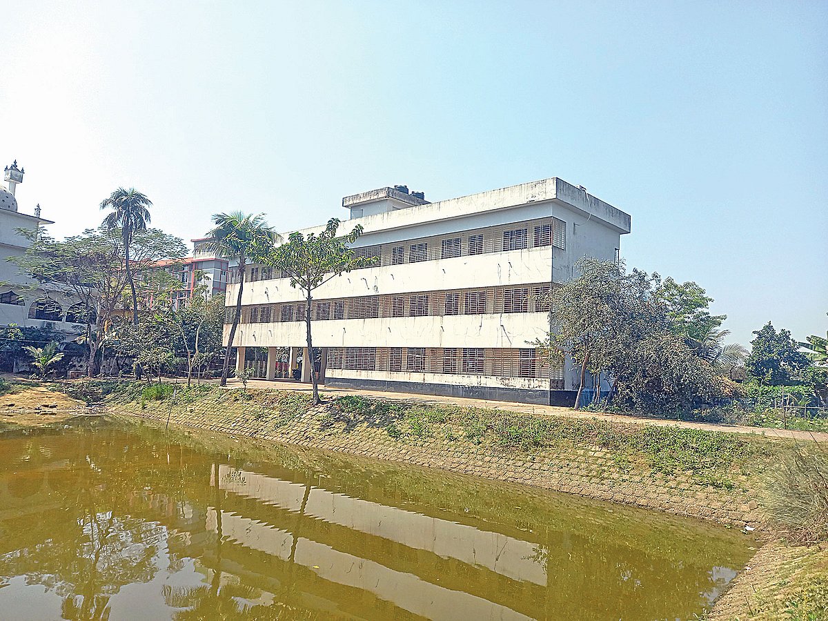 সুনামগঞ্জ শহরের ষোলঘর এলাকায় হাওর ও জলাভূমি উন্নয়ন অধিদপ্তরের আঞ্চলিক কার্যালয় ভবন