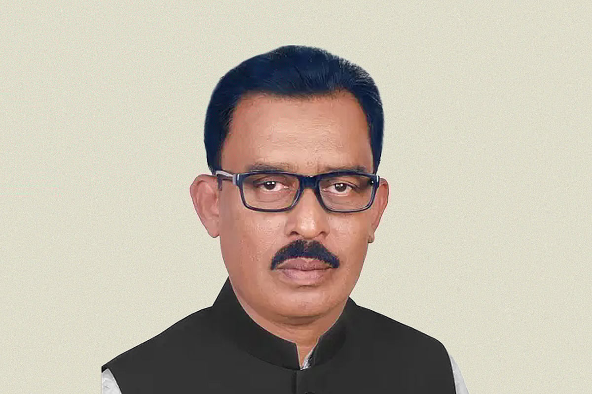 ফরিদপুরের মধুখালী উপজেলার ডুমাইন ইউনিয়ন পরিষদের চেয়ারম্যান শাহ আসাদুজ্জামান