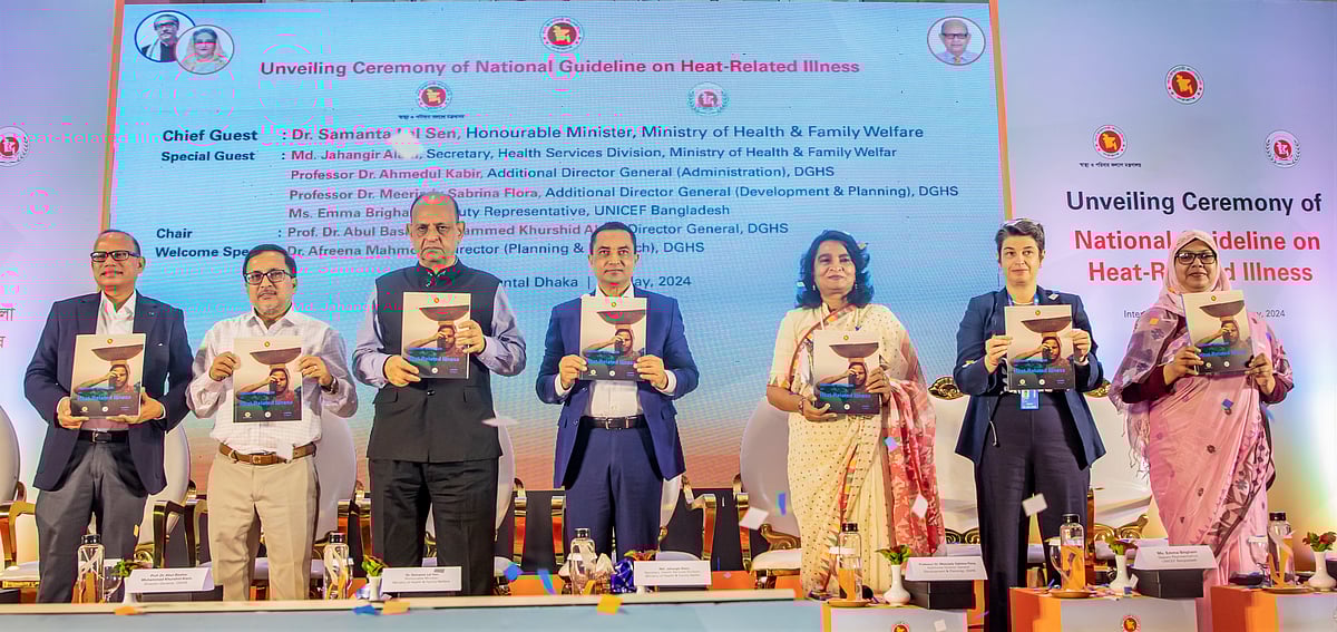 তাপপ্রবাহ থেকে সুরক্ষার জন্য কী কী করতে হবে, তা জানিয়ে প্রথমবারের মতো জাতীয় গাইডলাইন বা নির্দেশিকা প্রকাশ করেছে সরকার। আজ রোববার রাজধানীর একটি হোটেলে আনুষ্ঠানিকভাবে এই নির্দেশিকা প্রকাশ করা হয়েছে