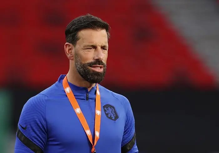 সাবেক ডাচ ফুটবলার রুড ফন নিস্টলরয় এখন ম্যানচেস্টার ইউনাইটেডের সহকারি কোচ